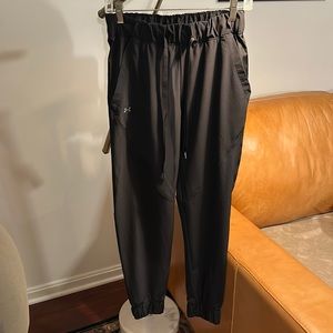 Under Armour 🖤 Heat Gear Joggers Loose Fit Size XS in Black